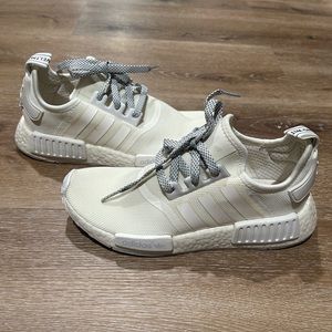 Adida NMD Men’s 6 / Womens 7.5 US